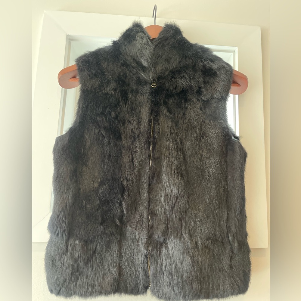 SAGA PLUSH Women's Rabbit Fur Vest in Black